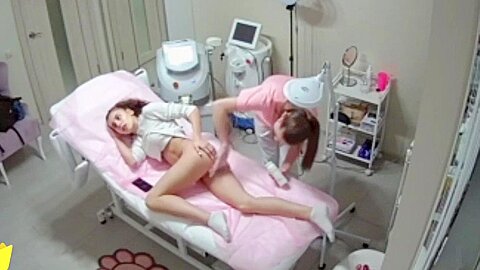 Espiando a una sexy chica en el consultorio depilacion | watch  HD spy camera porn video for free