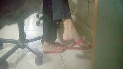 Candid Foot in college - faceshot - Feet 38 | watch  HD spy camera sex video for free
