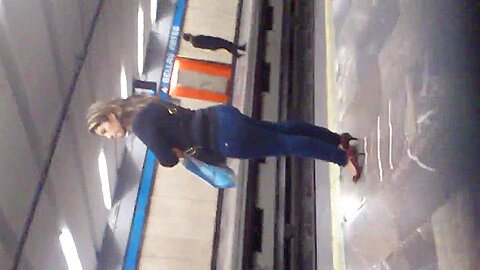 sexy milf esperando el metro | watch  HD candid cam xxx movie for free