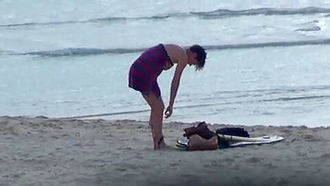 surfeuse qui se change | watch  HD hidden cam porn video for free