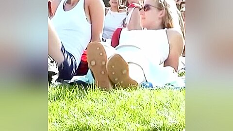 sans culotte sur la pelouse | watch  HD candid camera sex movie for free