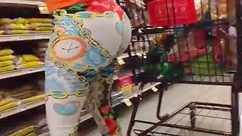 Spying mommy big ass in leggings | watch  HD candid cam xxx movie for free
